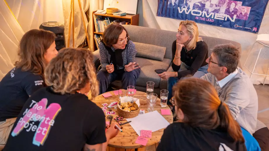 “Keep women (in) sailing”: un événement inédit sur le village du Vendée Globe